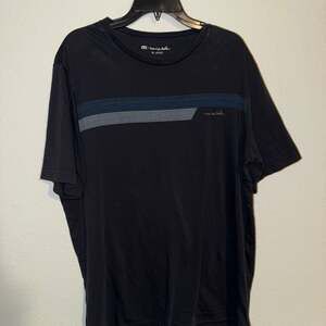 TravisMathew Men's XL Black Graphic Chest Stripe Short Sleeve Pima Cotton T-Shir